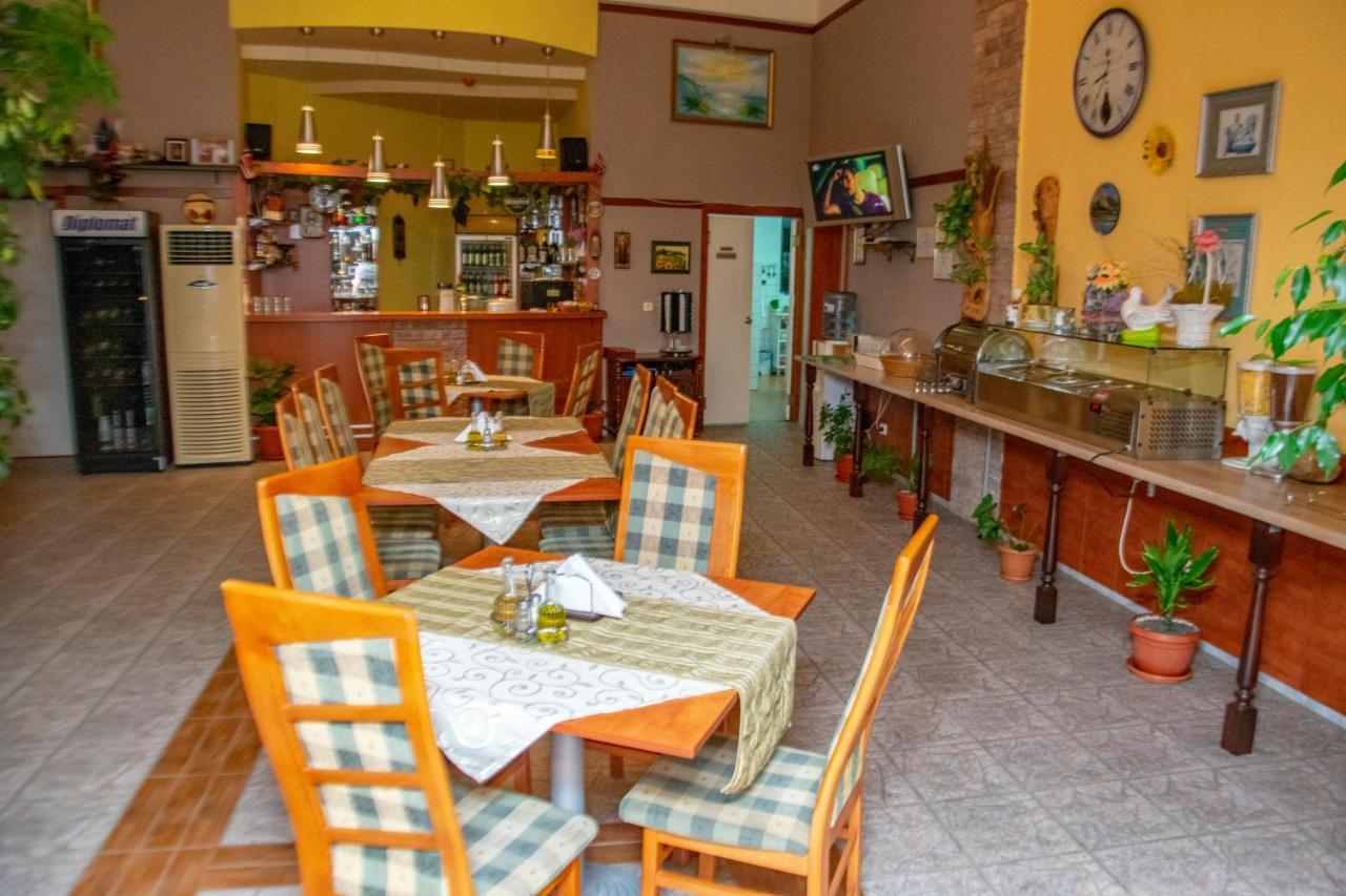Family Hotel Rainbow Święty Włas Zewnętrze zdjęcie